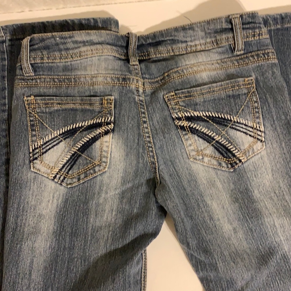 Bongo Women's Size 7 Blue Jeans Ripped Style Straight Leg Button Pockets Denim